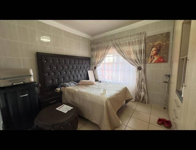 5 BEDROOM HOUSE FOR SALE IN NELLMAPIUS EXT 4